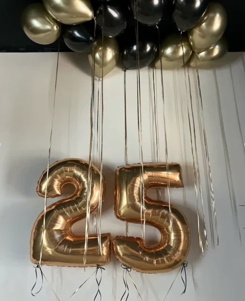 ceiling-latex-helium-balloon-decor-gold-black